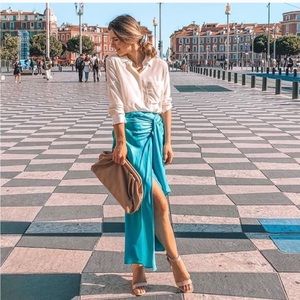 Brand 🆕 no tag turquoise Zara Blogger Favorite Satin Skirt